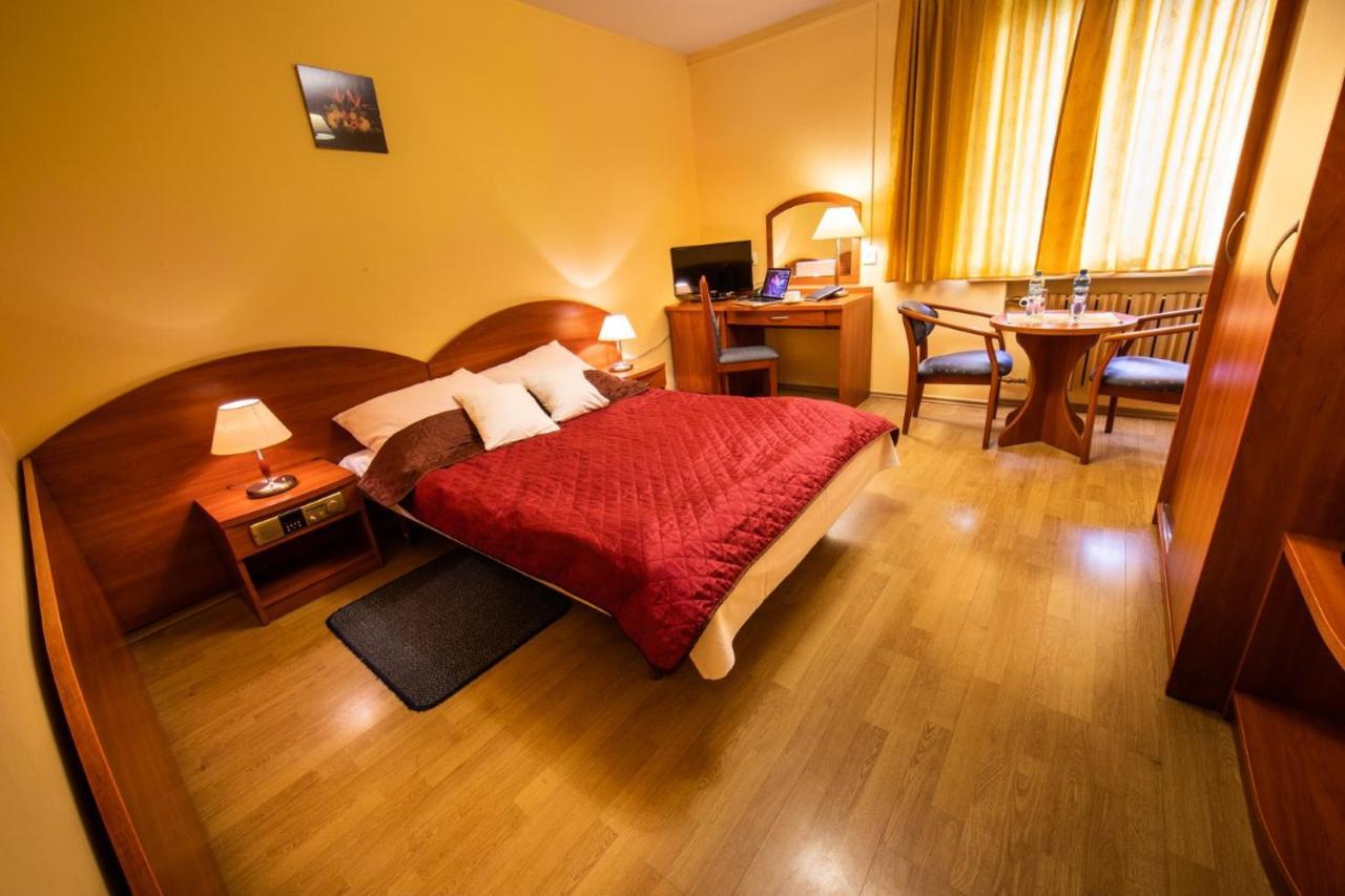 Hotel Wald Варшава Экстерьер фото
