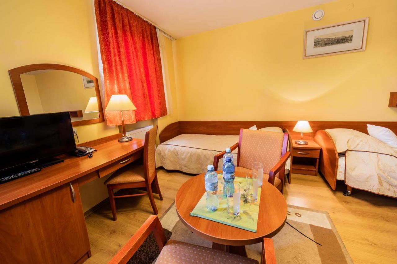 Hotel Wald Варшава Экстерьер фото